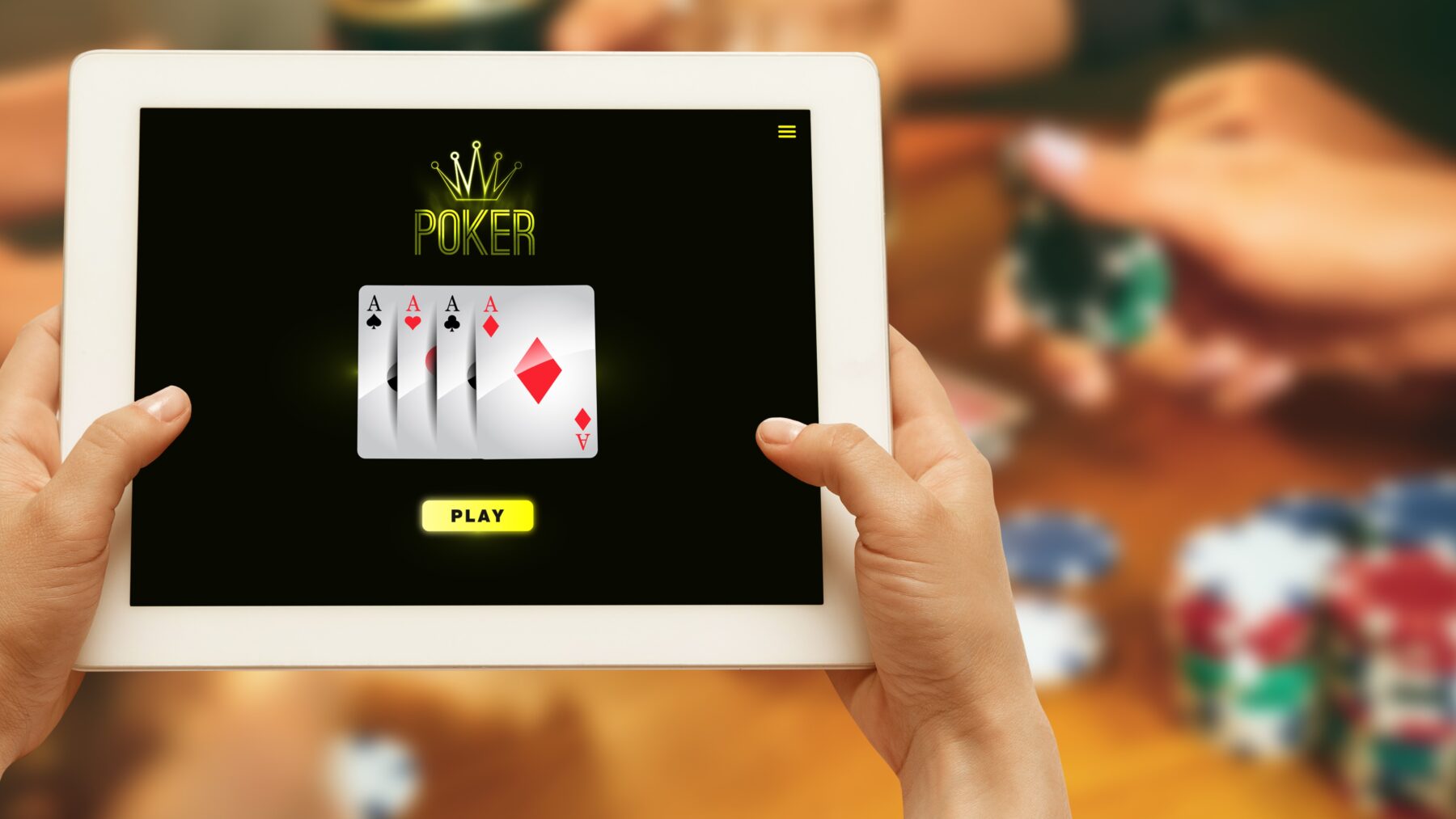 Exploring the Differences Between Online Poker and Live Poker